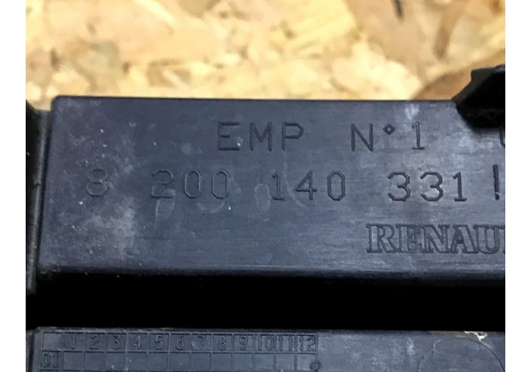 Решітка переднього бампера Рено Сценік 2, 03-06, 8200140331